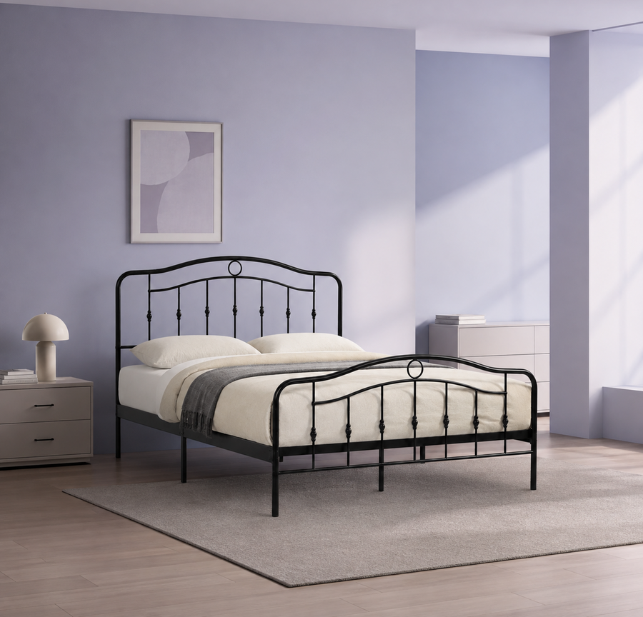 Schwarzes Metallbett mit Rundbogen